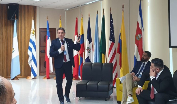 El fiscal Benítez disertó en congreso sobre cooperación internacional en zonas de frontera