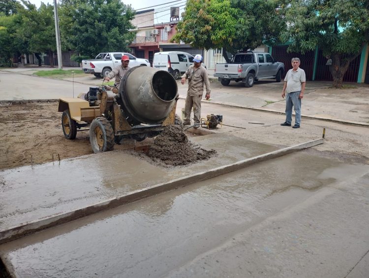 La comuna intervino un bache ubicado en una transitada intersección de avenidas