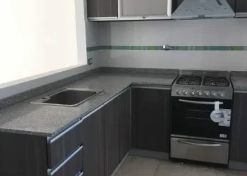 Cuáles son los materiales más comunes utilizados en la fabricación de cocinas a medida
