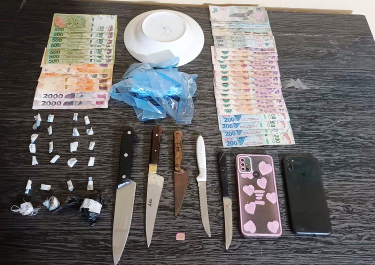 Con seis allanamientos simultáneos, marihuana y cocaína secuestrada y tres detenidos, desarticulan banda narco