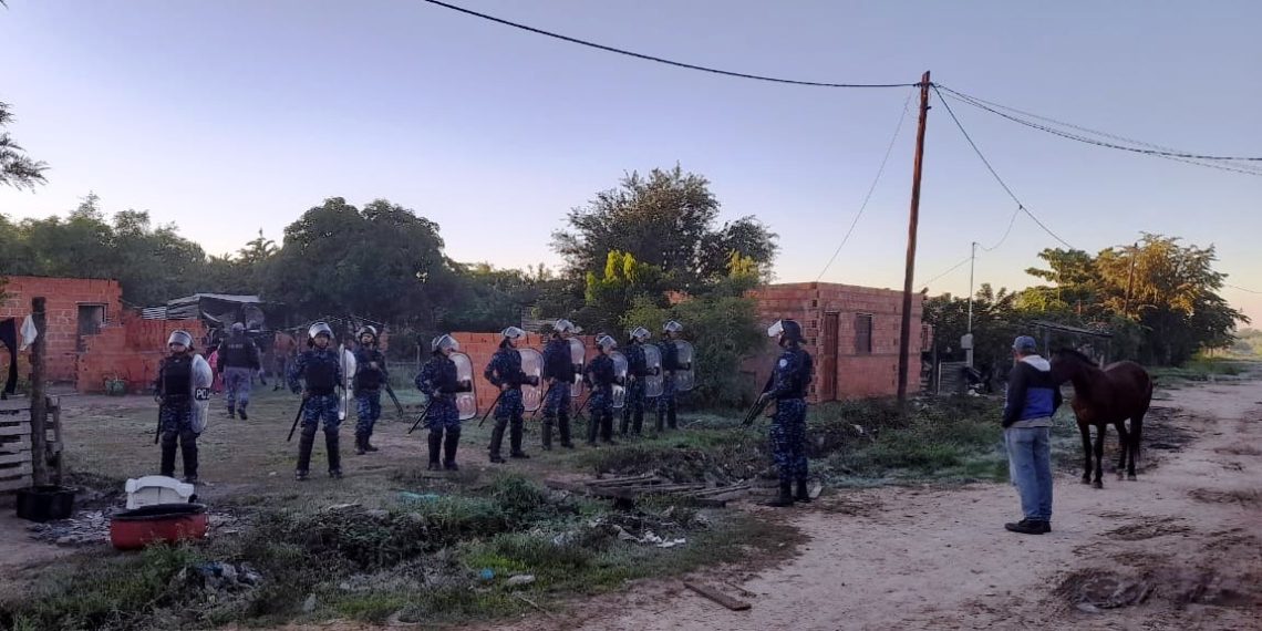 Con seis allanamientos simultáneos, marihuana y cocaína secuestrada y tres detenidos, desarticulan banda narco