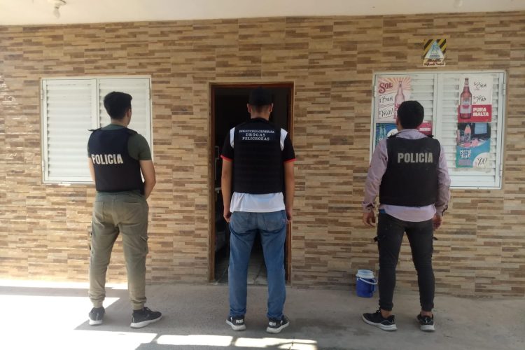 Hacía delivery de marihuana por la ciudad y fue detenido