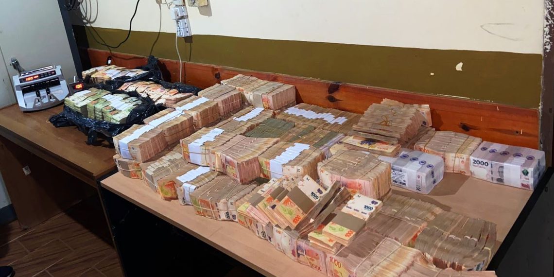 Control de rutina detectó cerca de 65 millones de pesos que trasladaban en una camioneta