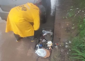 Amplios trabajos de desobstrucción de desagües ante intensas lluvias sobre la ciudad