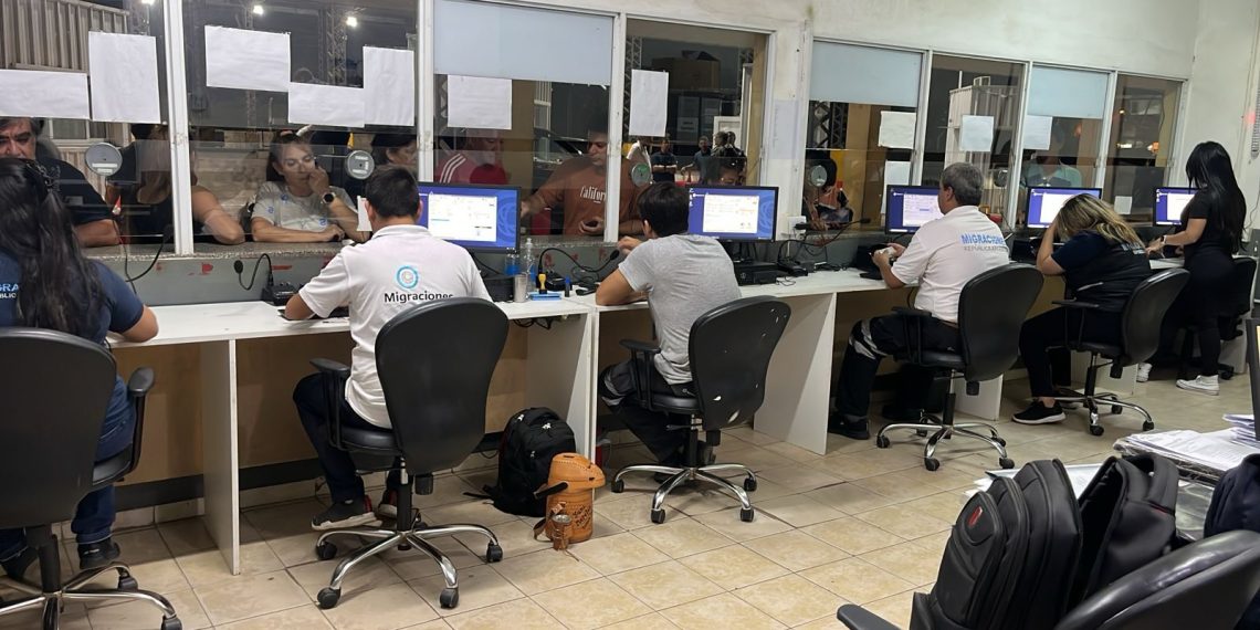 Récord: 30.000 argentinos fueron a Paraguay por el cruce fronterizo de Clorinda el fin de semana largo