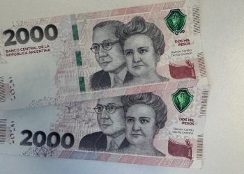 Billetes de $2000: ¿son falsos si no tienen la banda verde?