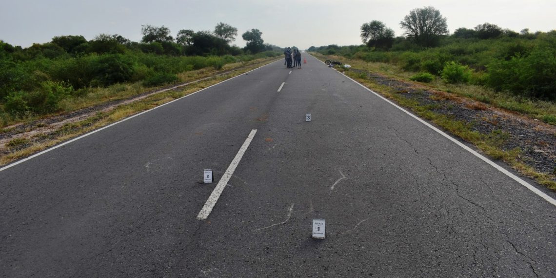 Pozo del Tigre: Un policía se desplazaba en moto, colisionó un vacuno y falleció