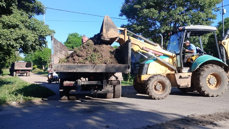 Ejecutaron trabajos en el drenaje urbano y el mantenimiento de calles de la capital provincial