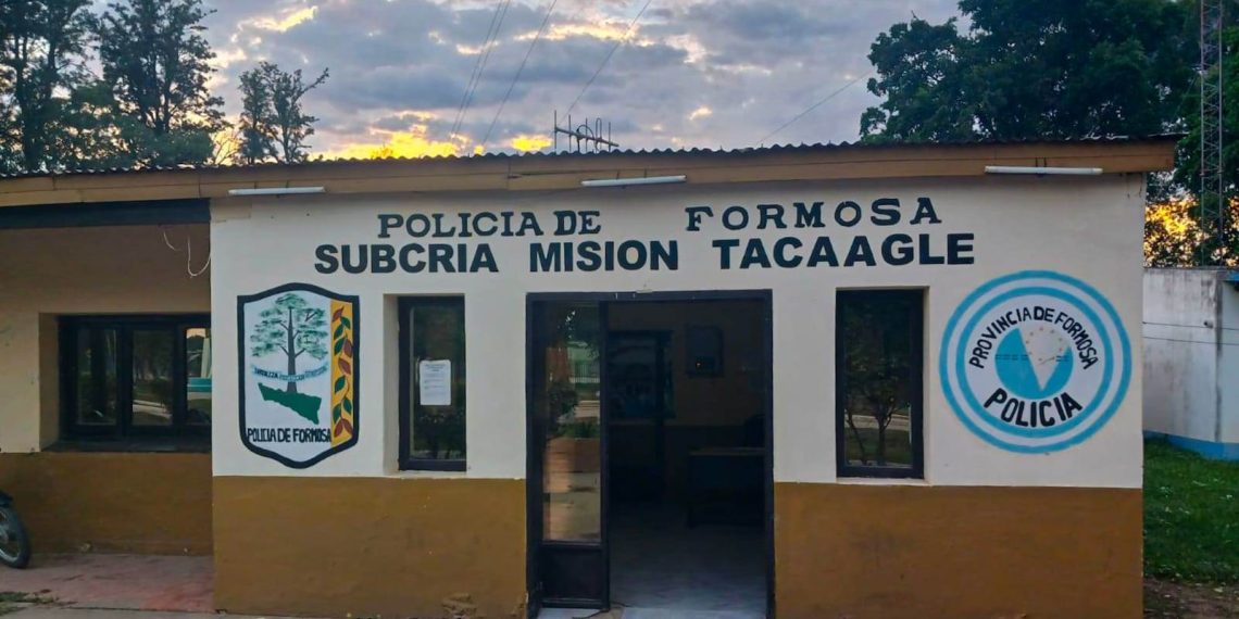 Furia pasional: Una mujer se enojó con su pareja, le destrozó la moto y lo acuchilló, quedó detenida