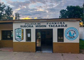 Furia pasional: Una mujer se enojó con su pareja, le destrozó la moto y lo acuchilló, quedó detenida