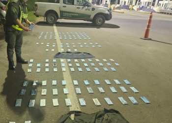 GENDARMERÍA SECUESTRÓ 140 CELULARES QUE UNA PAREJA LLEVABA ADOSADOS EN SUS CUERPOS