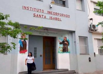 El Instituto Santa Isabel no quiso recibir a una alumna para que siga cursando sus estudios, pero por orden judicial deberá inscribirla