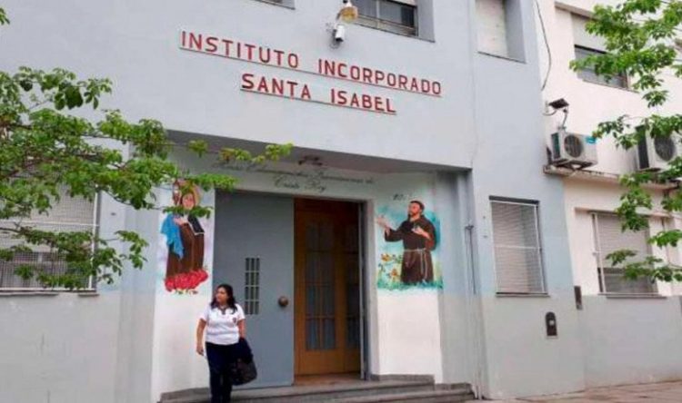 El Instituto Santa Isabel no quiso recibir a una alumna para que siga cursando sus estudios, pero por orden judicial deberá inscribirla