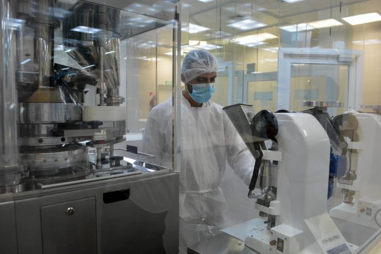 Legisladores del PJ visitaron la planta de Laformed, que avanza en la expansión de su producción