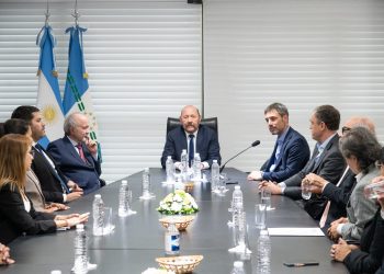 Firman convenio para otorgar créditos con tasa subsidiada destinados a energía renovables, mujeres y cadenas de valor