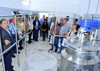 Legisladores del PJ visitaron la planta de Laformed, que avanza en la expansión de su producción