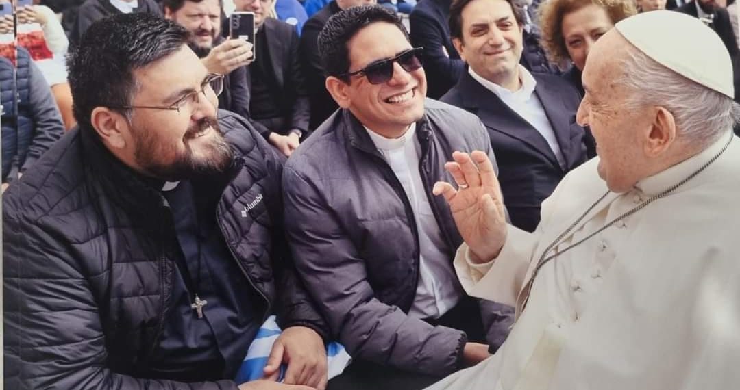 El cura párroco de Las Lomitas, con el Papa Francisco