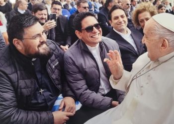 El cura párroco de Las Lomitas, con el Papa Francisco