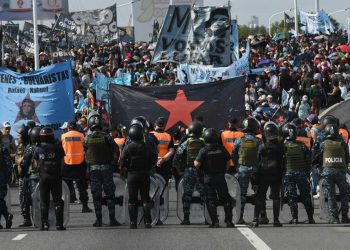 El «humor social» del argentino en tiempos de crisis: hay un giro a favor de la gestión del gobierno