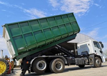 ¿Qué tipos de contenedores de carga puede usar un camión rolloff?