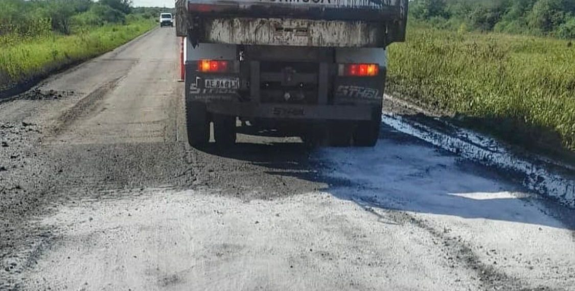 Con maquinarias y personal propio, Vialidad Nacional salió a reparar baches