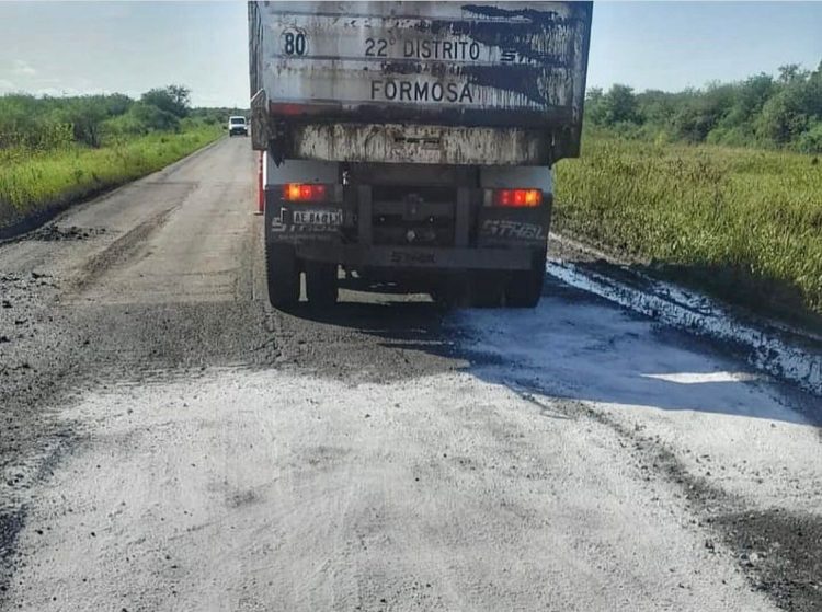 Con maquinarias y personal propio, Vialidad Nacional salió a reparar baches