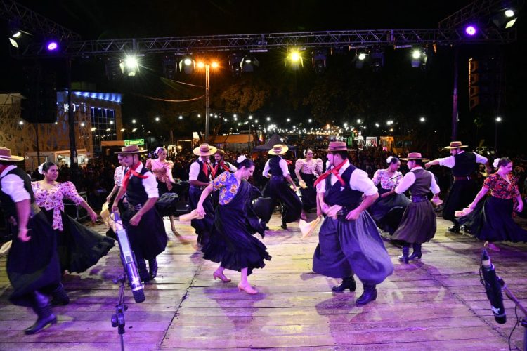 Exitoso cierre de festejos por la Revolución de Mayo: shows musicales, ferias y actividades recreativas