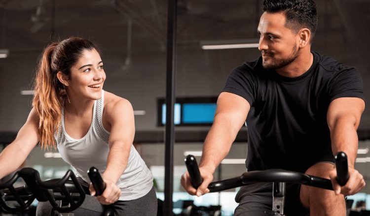 Los 5 hábitos no saludables que hay que abandonar después de los 50 años para vivir más