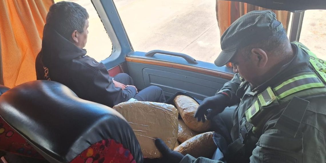 Gendarmes secuestraron marihuana en un micro que partió de Formosa