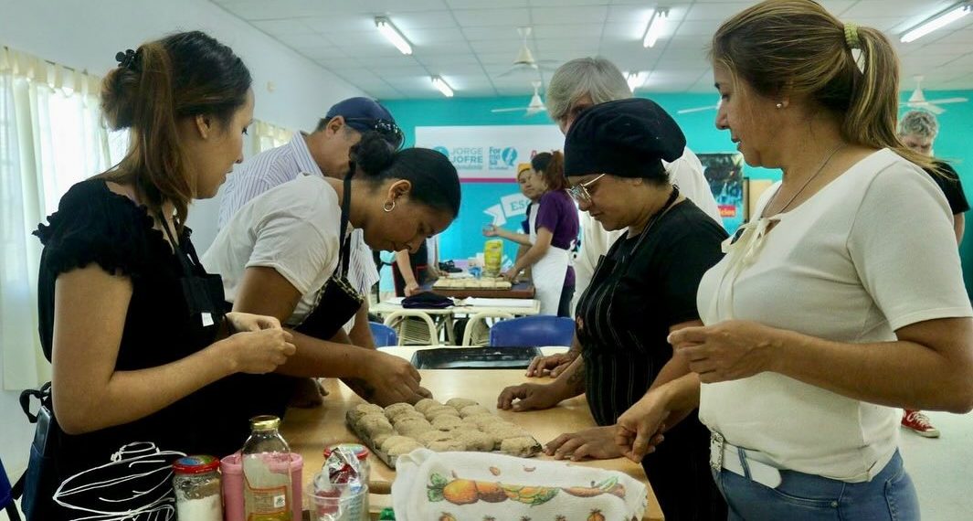 Escuela de artes y oficios: Continúa a buen ritmo el curso de auxiliar de panadería