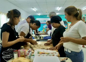 Escuela de artes y oficios: Continúa a buen ritmo el curso de auxiliar de panadería
