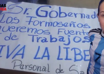 Natalia, la enfermera, avisó que iba ir al acto para mostrarle un cartel a Gildo Insfrán (video)