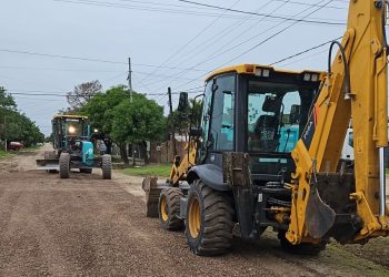 Ejecutaron tareas de mantenimiento y ripio en calles del barrio Virgen del Rosario