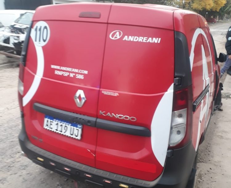 La Policía recuperó una camioneta de la Empresa Andreani que había sido sustraída esta mañana