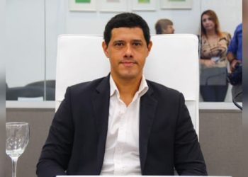 El concejal Herrera quiso pedir explicaciones sobre la compra de colectivos, pero Di Martino le negó la palabra