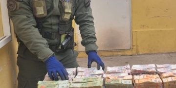 Decomisan más de 39 millones de pesos y 27 mil dólares en un camión procedente de Clorinda