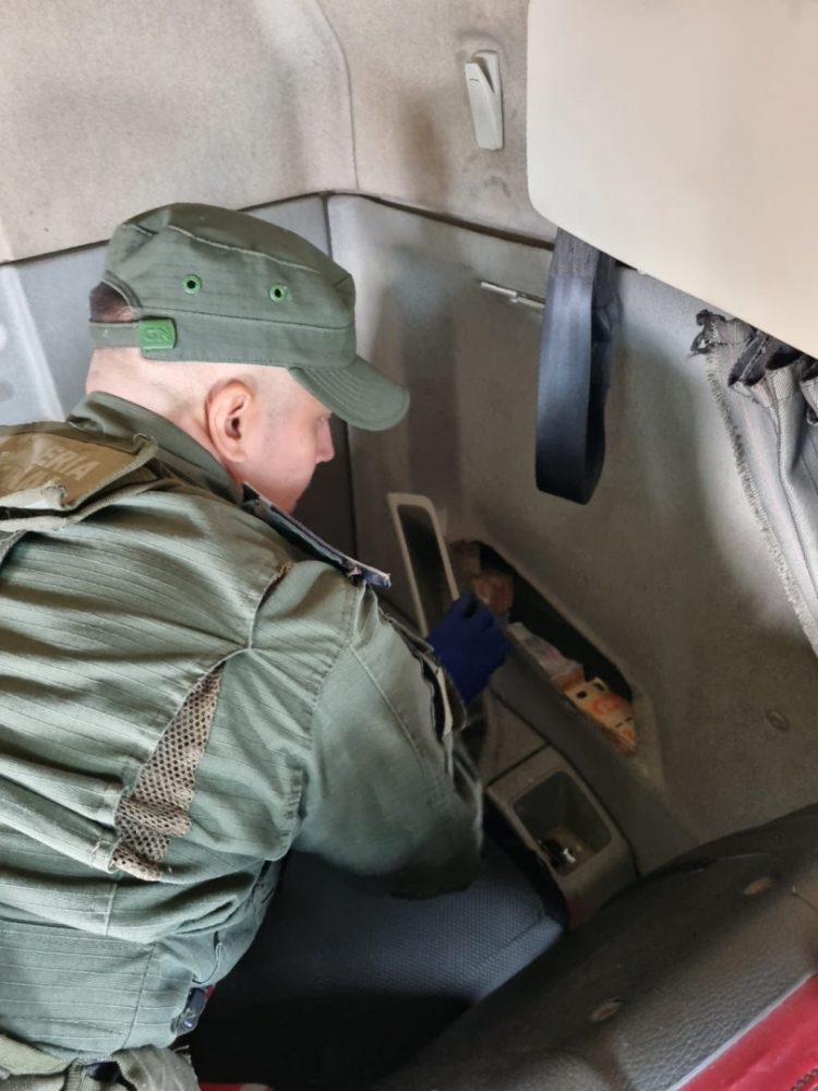 Decomisan más de 39 millones de pesos y 27 mil dólares en un camión procedente de Clorinda