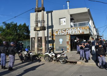 Cruzó un semáforo en rojo, cuando le quisieron hacer la multa, comenzó a realizar disparos con un revólver