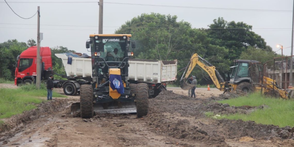 Marcelo Sosa realizó trabajos de perfilado de calles en el Circuito Cinco