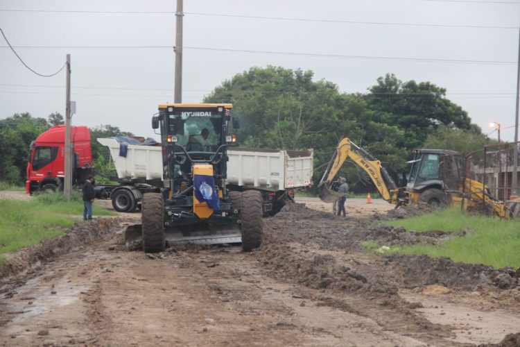 Marcelo Sosa realizó trabajos de perfilado de calles en el Circuito Cinco