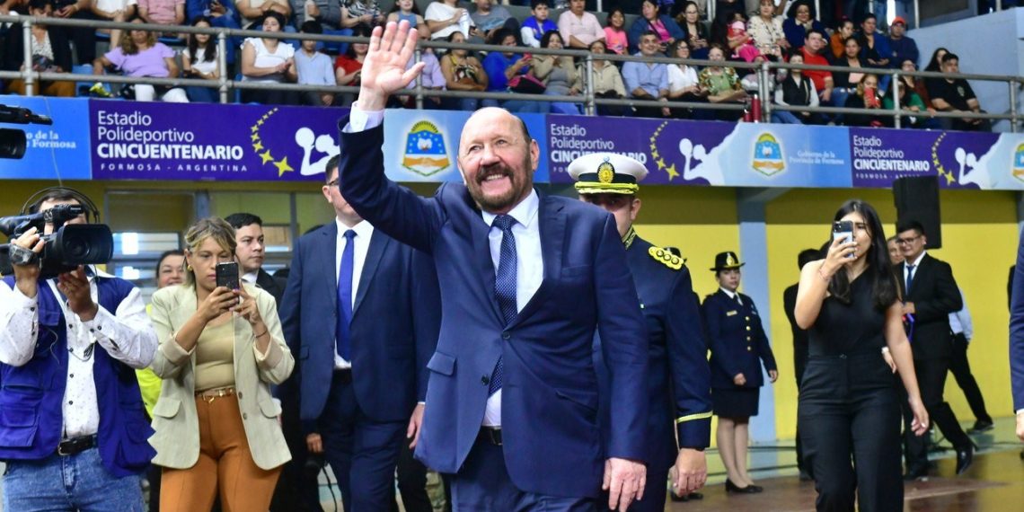 El gobernador Gildo Insfrán encabezó el acto de conmemoración por el Día de la Bandera