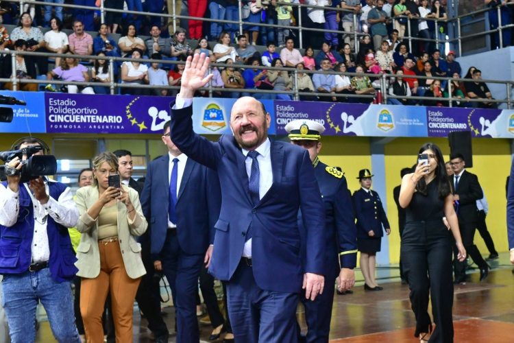 El gobernador Gildo Insfrán encabezó el acto de conmemoración por el Día de la Bandera