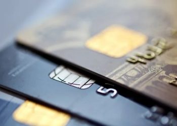 Cae el consumo: por la crisis se compra menos pero la gente se financia más