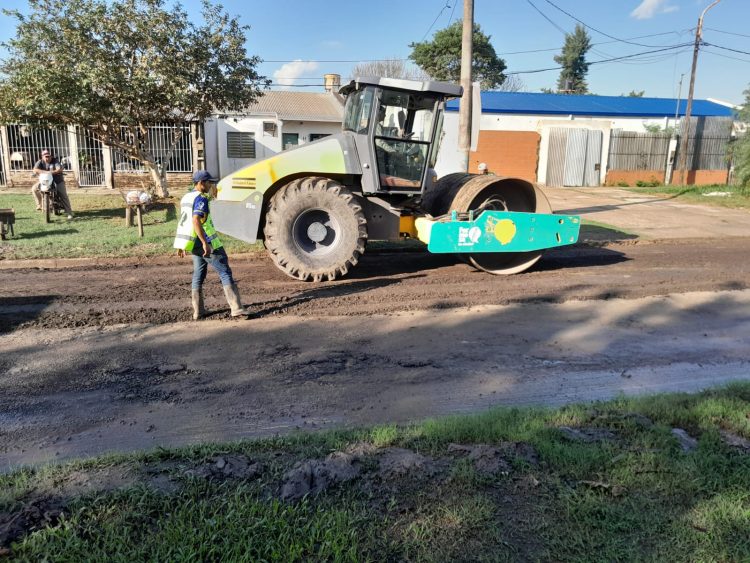 La Municipalidad retomó obras de bacheo sobre la avenida de Los Constituyentes y otras calles