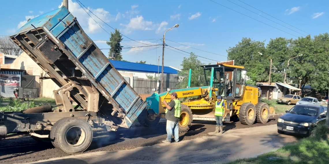 La Municipalidad retomó obras de bacheo sobre la avenida de Los Constituyentes y otras calles