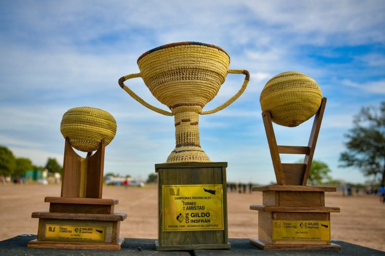 «Tuve la posibilidad de mostrar lo que es parte de nuestra cultura e identidad» dijo la artesana que creo el trofeo Gildo Insfrán