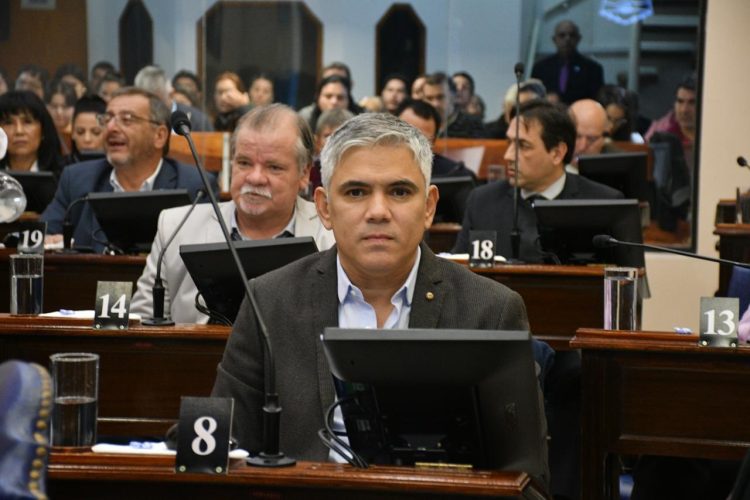 Diputado Montoya calificó de “bono Refsa” al anuncio del Gobernador