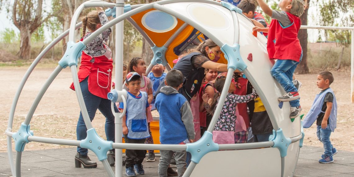Convocan a escuelas y organizaciones a concurso por la instalación de domos cósmicos educativos