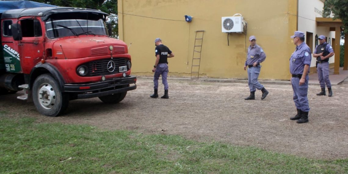 Simularon control de tránsito y asaltaron «a punta de pistola» a camionero; se llevaron «unos 15 millones de pesos»