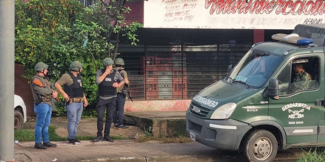 Allanamientos ordenados por Moran con varios detenidos: entre ellos un policía y gendarmes